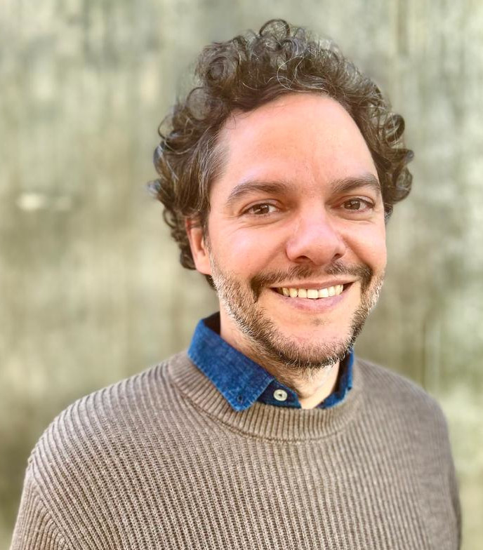 José Luis Reyes, profesional de comunicaciones